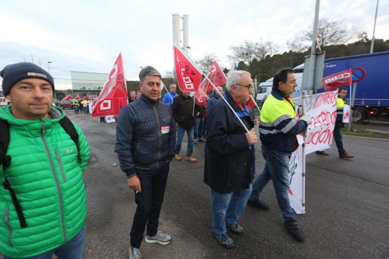 Manifestación en Tabaza de los trabajadores de Acciona en ArcelorMittal