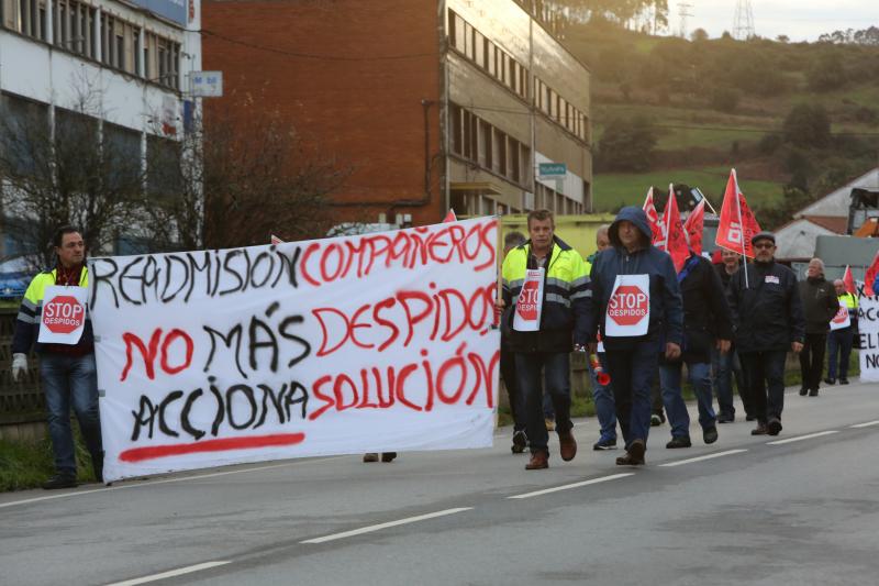 Manifestación en Tabaza de los trabajadores de Acciona en ArcelorMittal