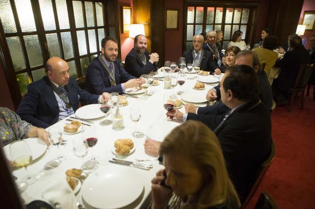 Cena de los amigos de los quesos de Asturias