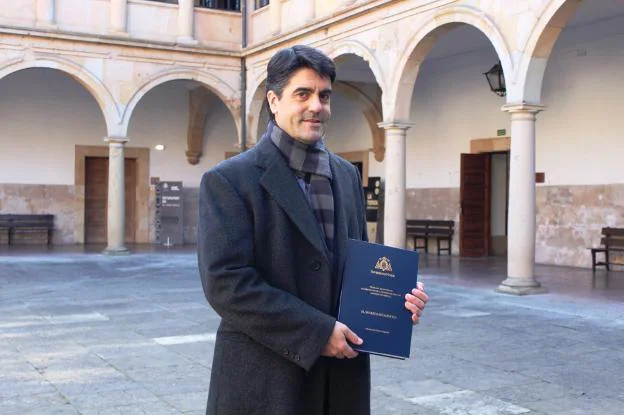 Alberto de la Fuente Miguélez, con su tesis. :: U. O.