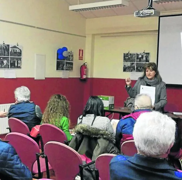 Sesión informativa mantenida con los vecinos de Piedeloro. 