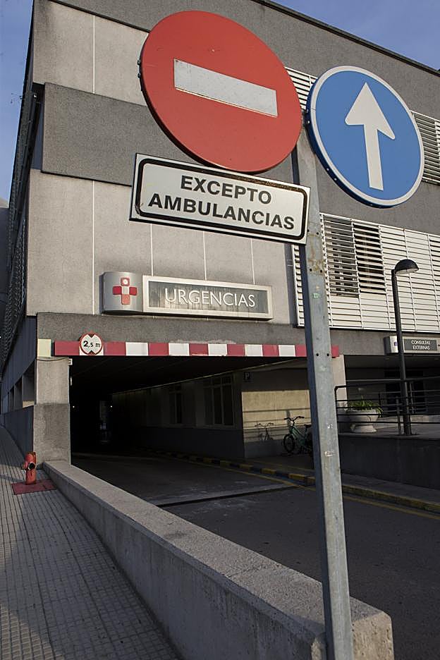 Entrada al servicio de Urgencias del Hospital de Cabueñes. 