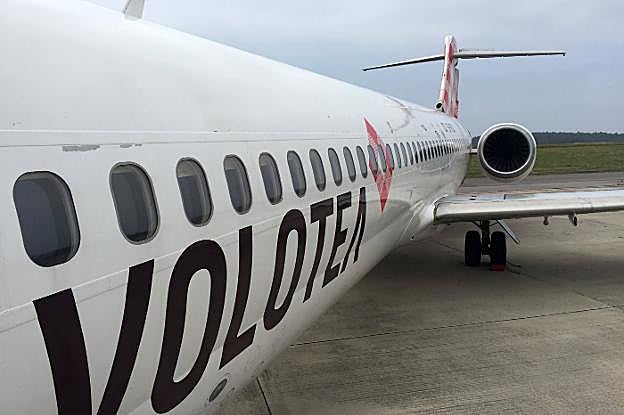Una aeronave de Volotea, en el aeropuerto asturiano. 