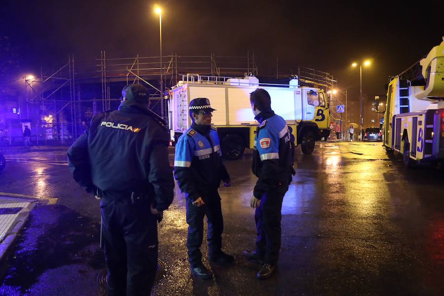 Un incendio obliga a desalojar un edificio en Pola de Siero