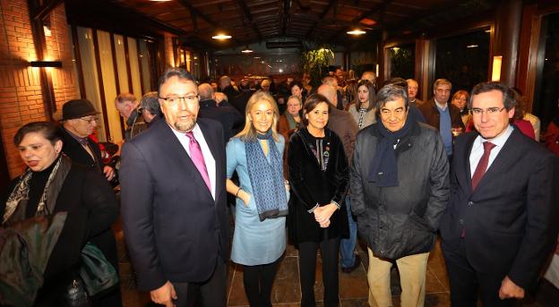 Domínguez de Posada, Oblanca, Coto, Moriyón, Álvarez-Cascos y Couto, anoche en la cena navideña en el Marieva. 