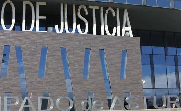 «Si fuese víctima de una violación no habría venido al juicio en falda»