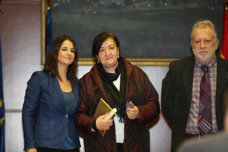 El consejero de Sanidad, Francisco del Busto, ha presidido el homenaje dedicado a los profesionales del área sanitaria III que se jubilan este año. 