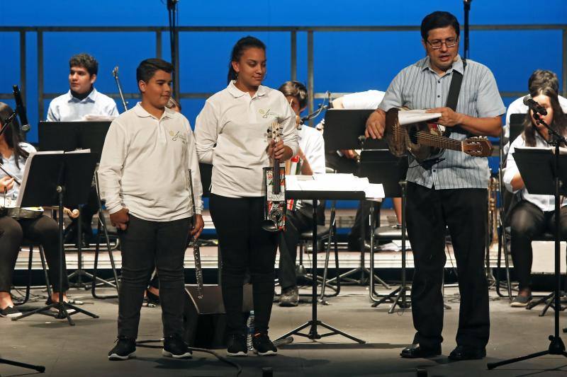 Cuenta con el patrocinio de EL COMERCIO. Beatriz Rico, Víctor Manuel y el Joven Coro de la Fundación Princesa de Asturias también participaron. 