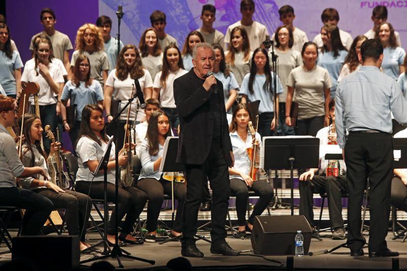 Cuenta con el patrocinio de EL COMERCIO. Beatriz Rico, Víctor Manuel y el Joven Coro de la Fundación Princesa de Asturias también participaron. 