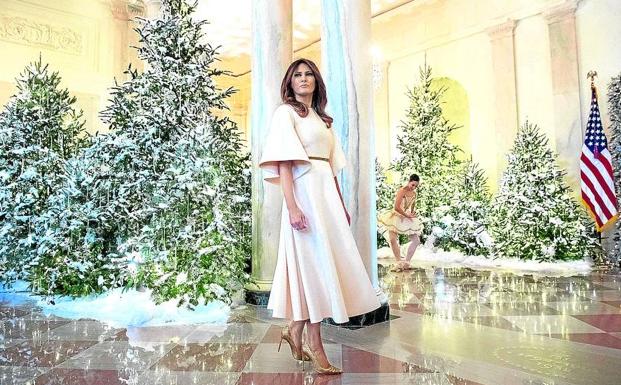 La primera dama de Estados Unidos, Melania Trump, ha instalado un pinar nevado en el interior de la Casa Blanca.