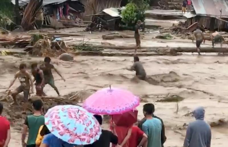 La Policía, que ha alertado de la presencia de peligrosos aludes de lodo, ha señalado que la mayoría de las víctimas mortales han sido registradas en la isla de Mindanao