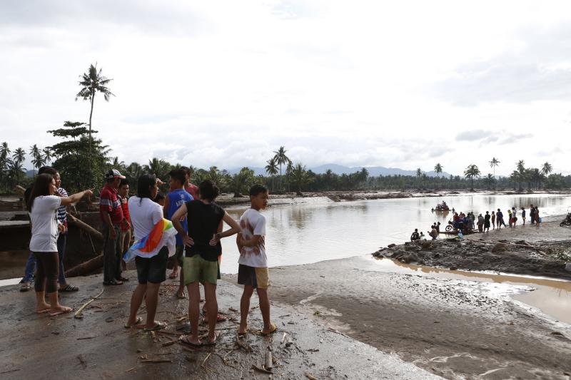 La Policía, que ha alertado de la presencia de peligrosos aludes de lodo, ha señalado que la mayoría de las víctimas mortales han sido registradas en la isla de Mindanao