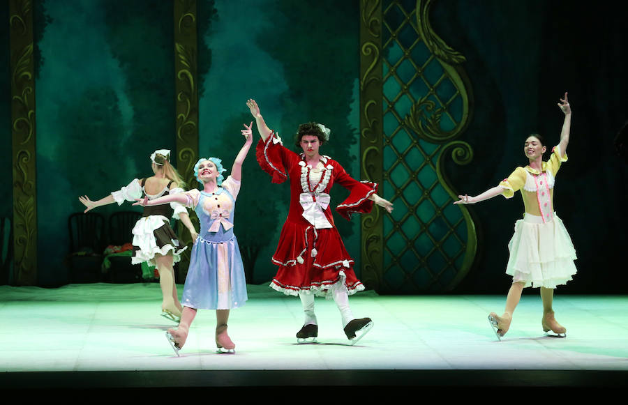 Largas colas para ver el Ballet de Moscú en el Campoamor