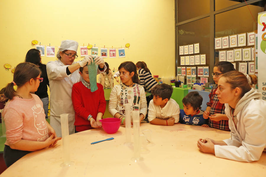 Diversión infantil y exhibición canina de la Policía Local en Mercaplana