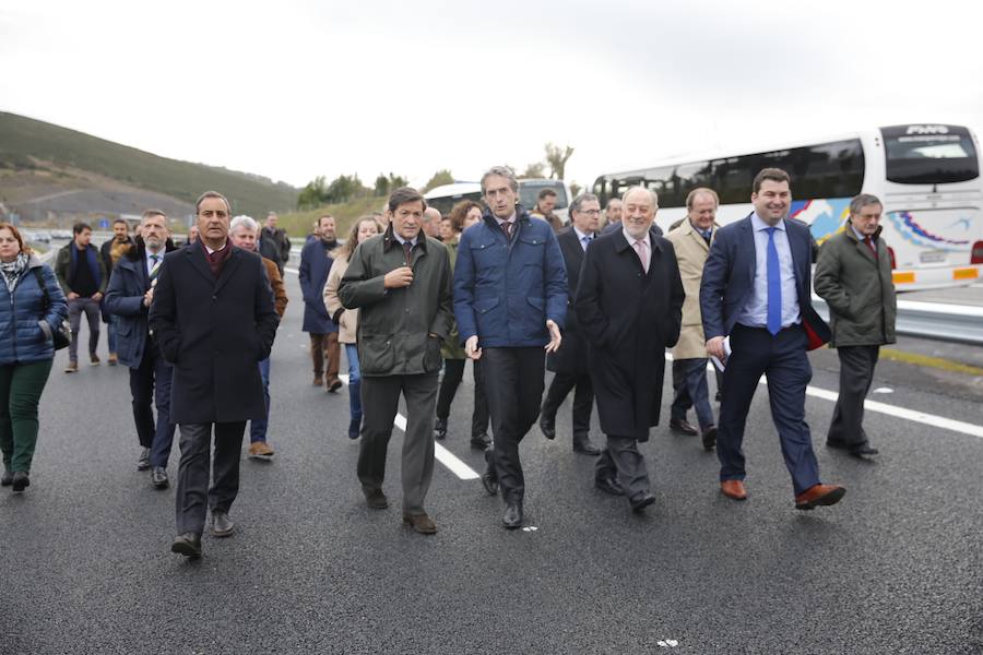 El ministro de Fomento inaugura el tramo Doriga-Cornellana