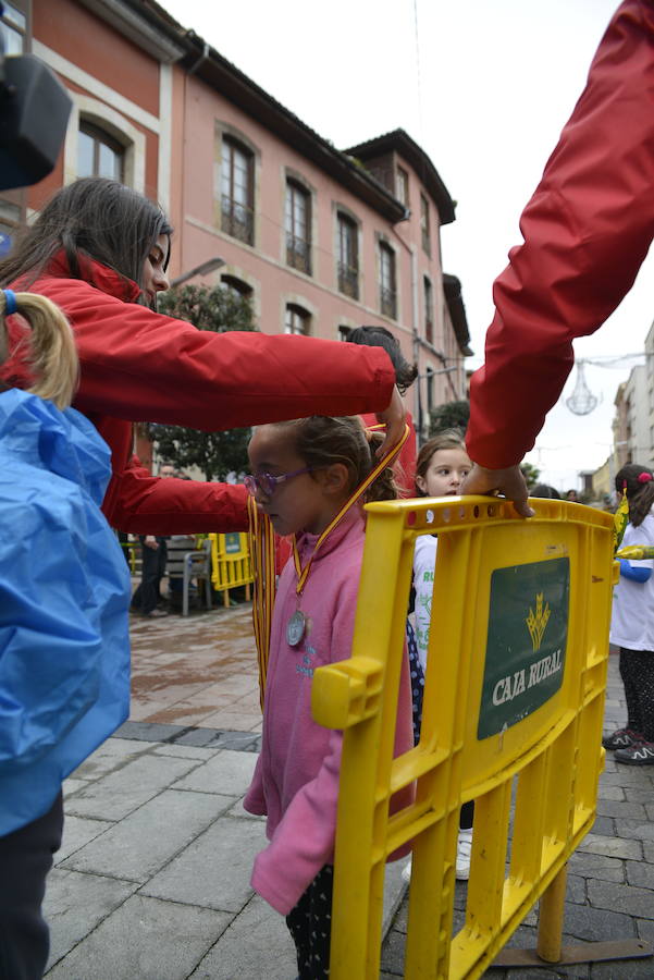 Grandes y pequeños participaronen la popular carrera. 