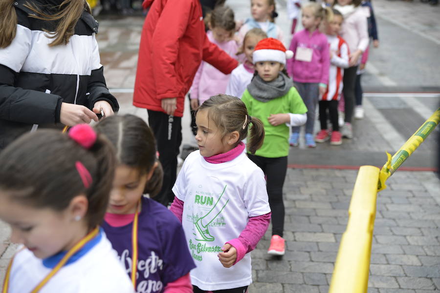 Grandes y pequeños participaronen la popular carrera. 