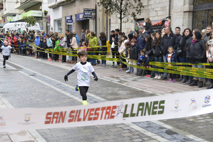 Grandes y pequeños participaronen la popular carrera. 