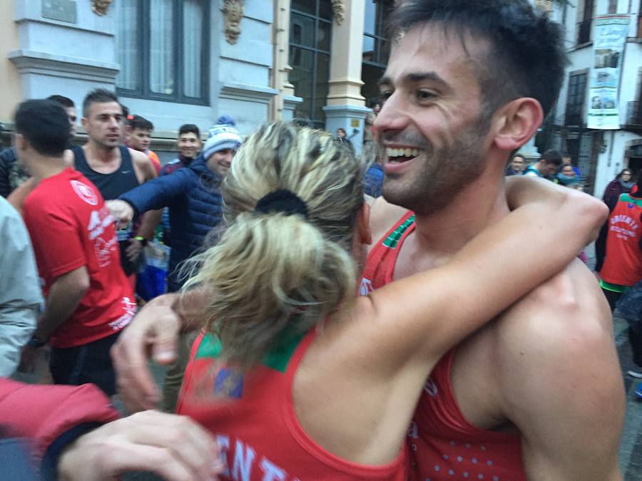 Grandes y pequeños participaronen la popular carrera. 