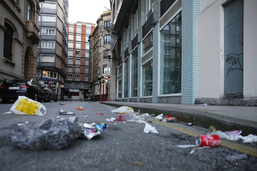 Así amaneció Gijón tras la resaca de Nochevieja