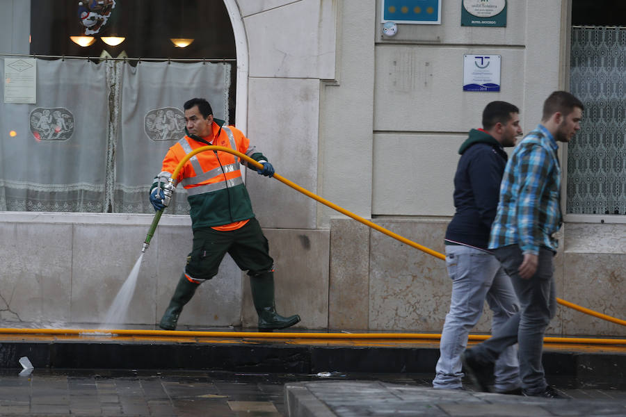 Así amaneció Gijón tras la resaca de Nochevieja