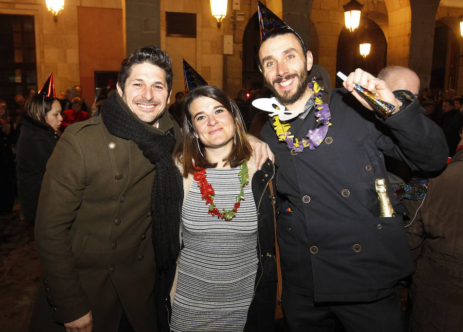 Fiesta de Nochevieja en la plaza Mayor de Gijón