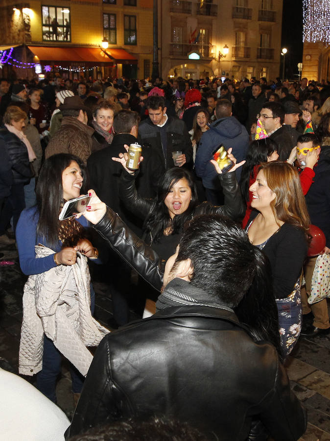 Fiesta de Nochevieja en la plaza Mayor de Gijón