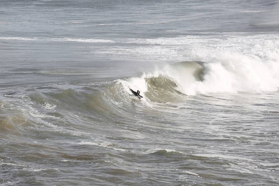 Las imágenes que deja en Gijón el paso del temporal