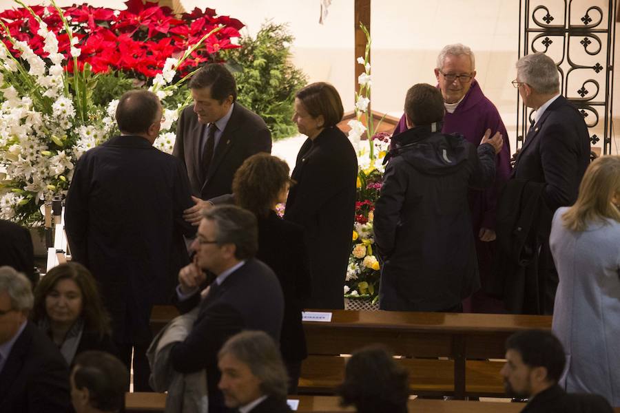 Multitud de personas han querido darle el último adiós al exministro de Educación y Ciencia y reputado jurista gijonés