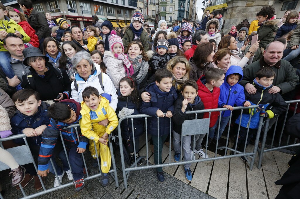 ¿Estuviste en la llegada de los Reyes Magos a Gijón? ¡Búscate en las fotos! (2)