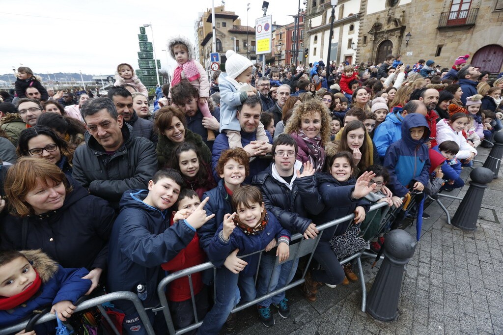 ¿Estuviste en la llegada de los Reyes Magos a Gijón? ¡Búscate en las fotos! (2)