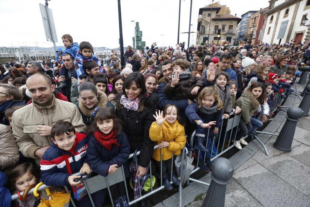 ¿Estuviste en la llegada de los Reyes Magos a Gijón? ¡Búscate en las fotos! (2)