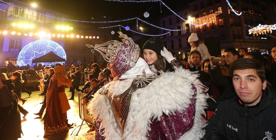 Los Reyes Magos de Oriente llevan la ilusión a Avilés