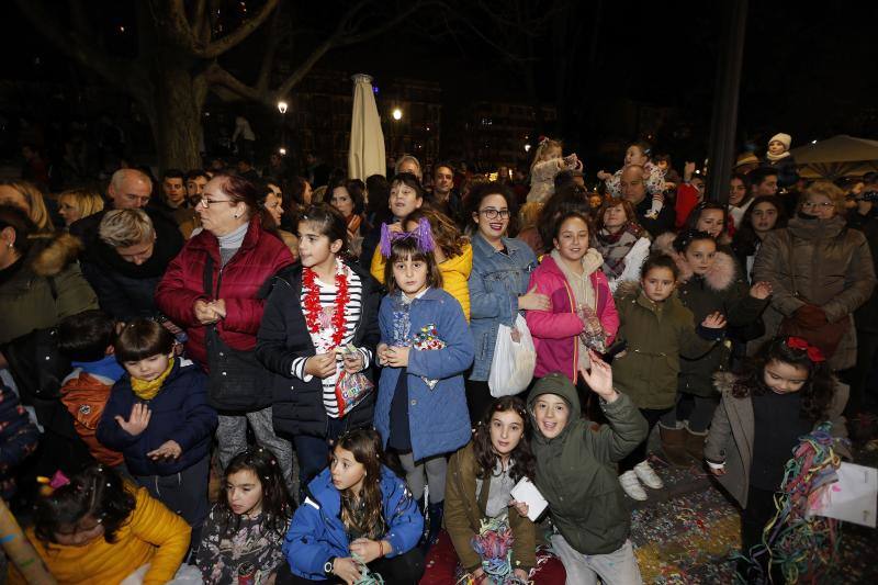 La Cabalgata de Reyes inunda Gijón de color