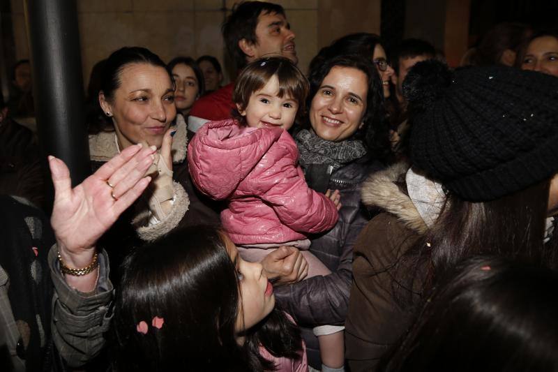 La Cabalgata de Reyes inunda Gijón de color