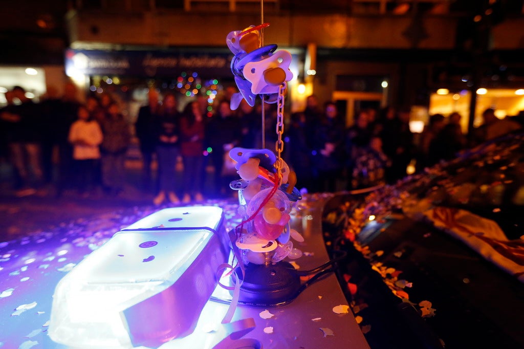 La Cabalgata de Reyes inunda Gijón de color