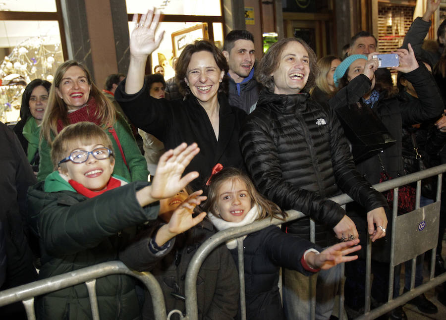 Mágico desfile de Sus Majestades por las calles de Oviedo