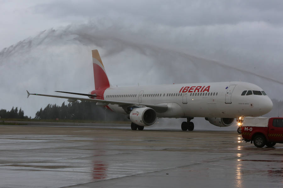Los Reyes Magos aterrizan en el aeropuerto de Asturias