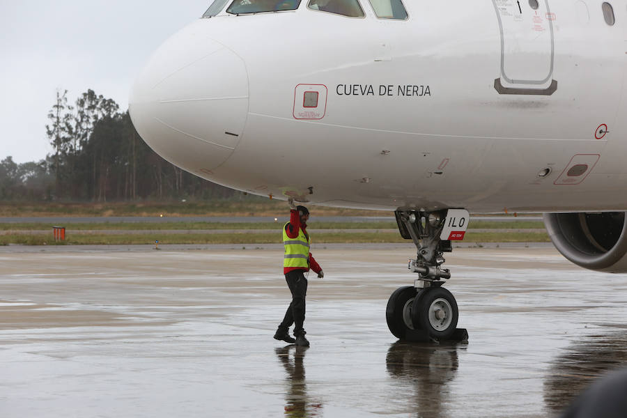 Los Reyes Magos aterrizan en el aeropuerto de Asturias