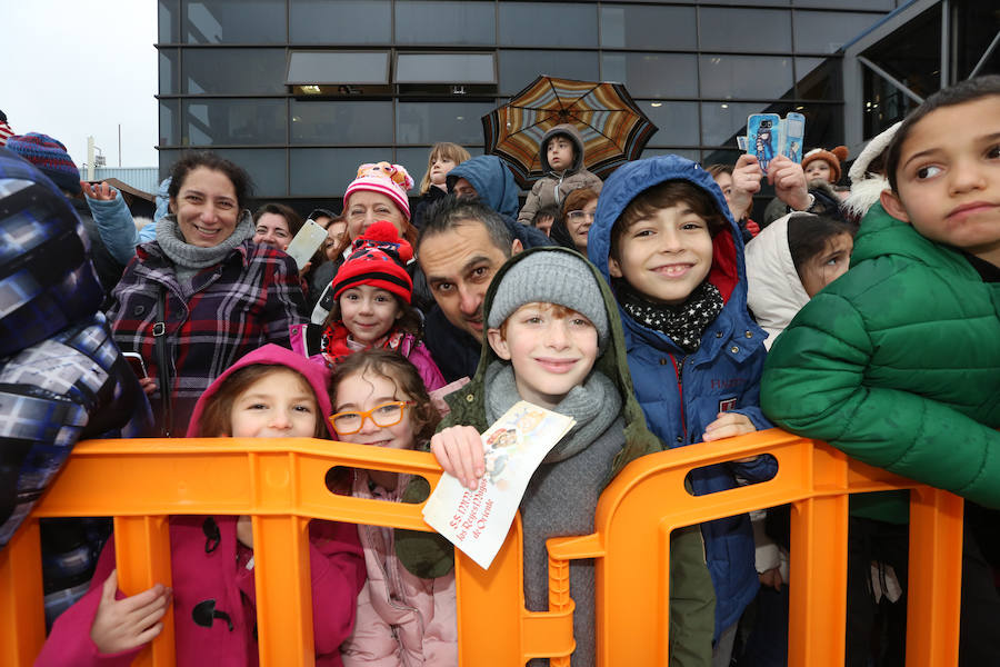 Los Reyes Magos aterrizan en el aeropuerto de Asturias