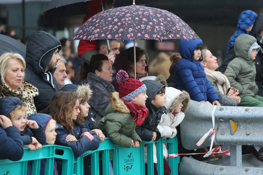 Los Reyes Magos aterrizan en el aeropuerto de Asturias