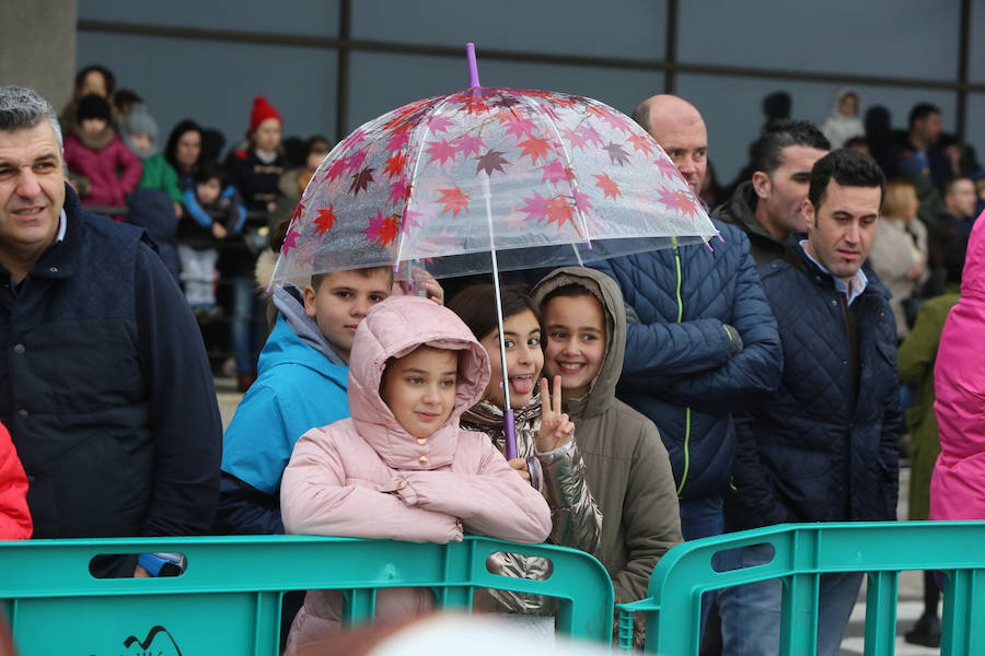 Los Reyes Magos aterrizan en el aeropuerto de Asturias