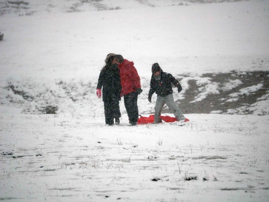 Los Lagos de Covadonga, cubiertos por la nieve