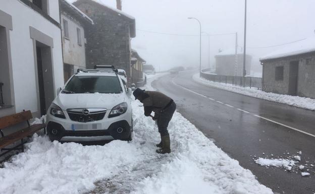 El puerto de Pajares está cerrado para camiones desde esta mañana.