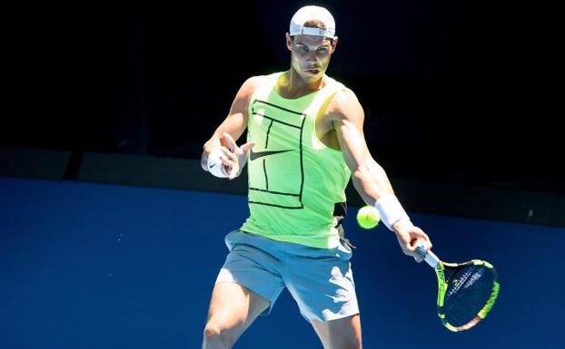 Nadal, entrenando para el Abierto de Australia. 