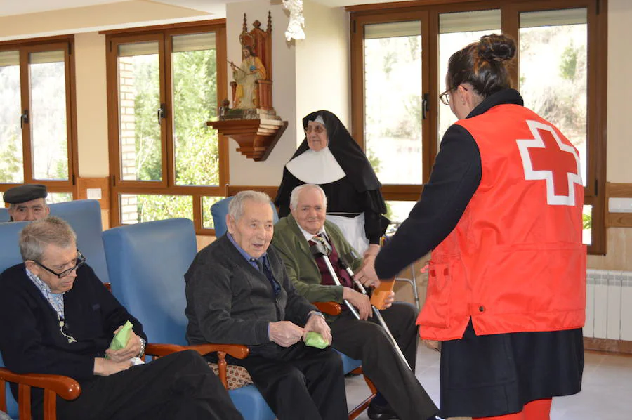 La parada más solidaria de los Reyes Magos en Cangas del Narcea