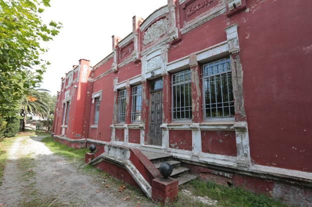 Estado actual del edificio de Las Colonias, que se encuentra cerrado desde la marcha de la Cofradía de la Buena Mesa. 