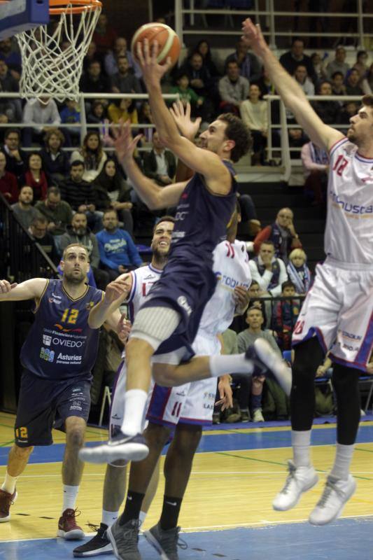 Las imágenes del Unión Financiera Oviedo y el C. B. Clavijo