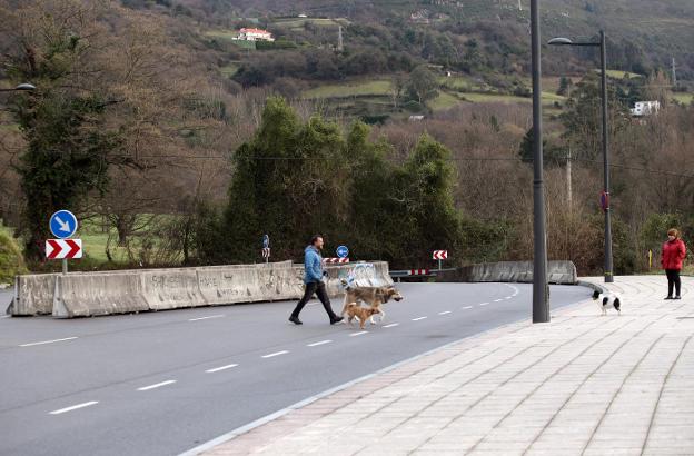 Fallido enlace de la ronda con La Florida, en la calle José Vélez. 