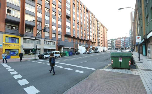 Tramo de la calle de Llano Ponte, donde se produjo la agresión en una vivienda. 